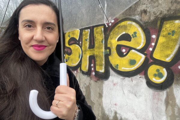 Mulher. Todos os dias.